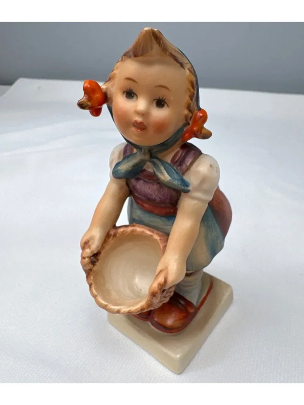 Goebel Hummel Little Helper 73 TMK6 Figurine Germany 5” Hand-Painted Porcelain